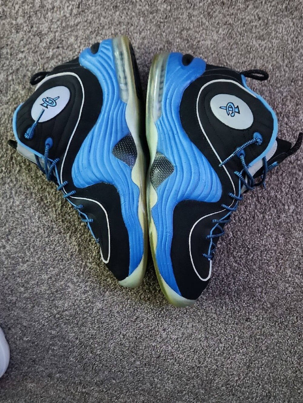 "Nike Air Penny 2" 2016 Black and Blue Wave-Detail Sneakers - Picture 8 of 8